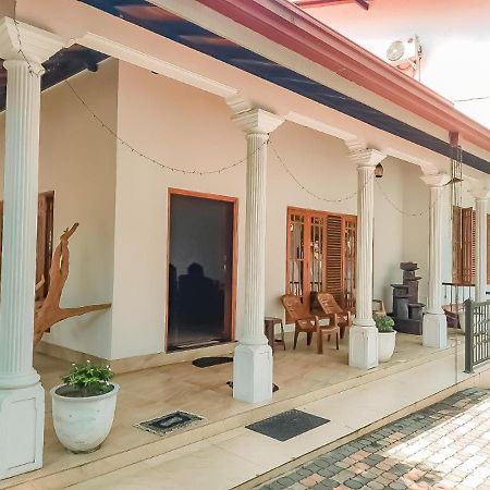 Hotel New White House Ratnapura Exterior foto