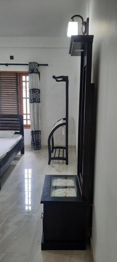 Hotel New White House Ratnapura Exterior foto